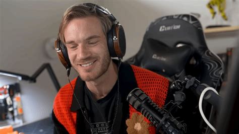 what headphones does pewdiepie use.